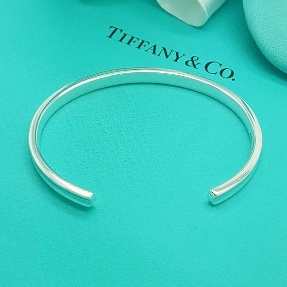 🌟🌸2xHOST PICK 🌟🌸 NWOT Authentic Tiffany & Co 925 Silver Narrow Cuff Bracelet - Picture 3 of 9